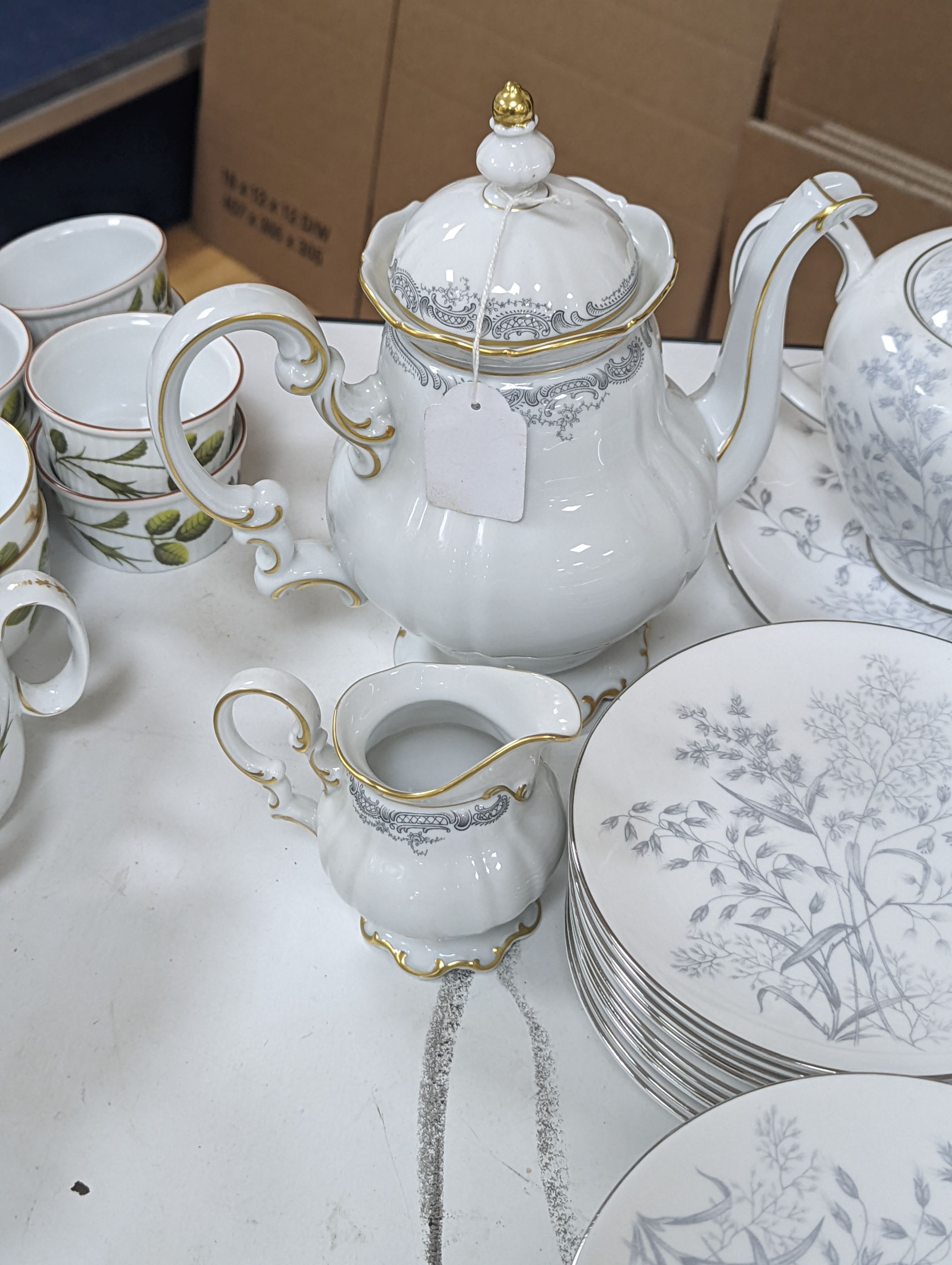 A Tuscan teaset and Hutschenreuther part service